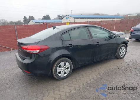 2017 Kia Forte Lx z USA, uszkodzony, nr VIN 3KPFK4A78HE095370
